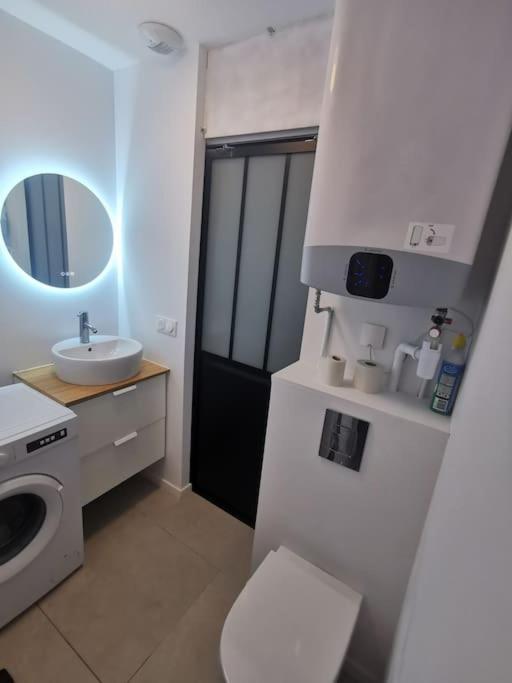 Fréjus Forum Julii - Centre Historique - Suite Tout Confort - Wifi מראה חיצוני תמונה